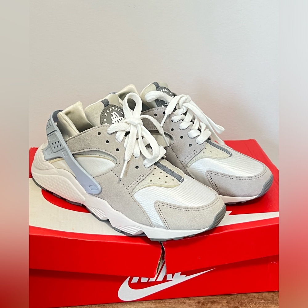 NWB Nike Women Sneakers